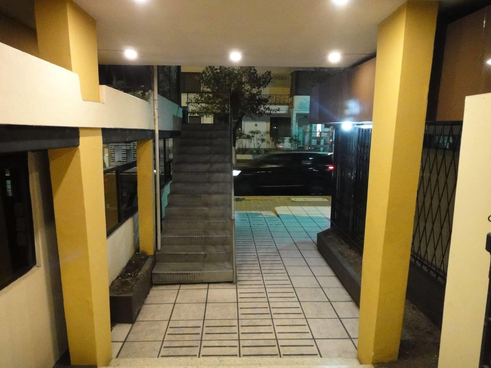 Alston Inn Hotel Quito Zewnętrze zdjęcie